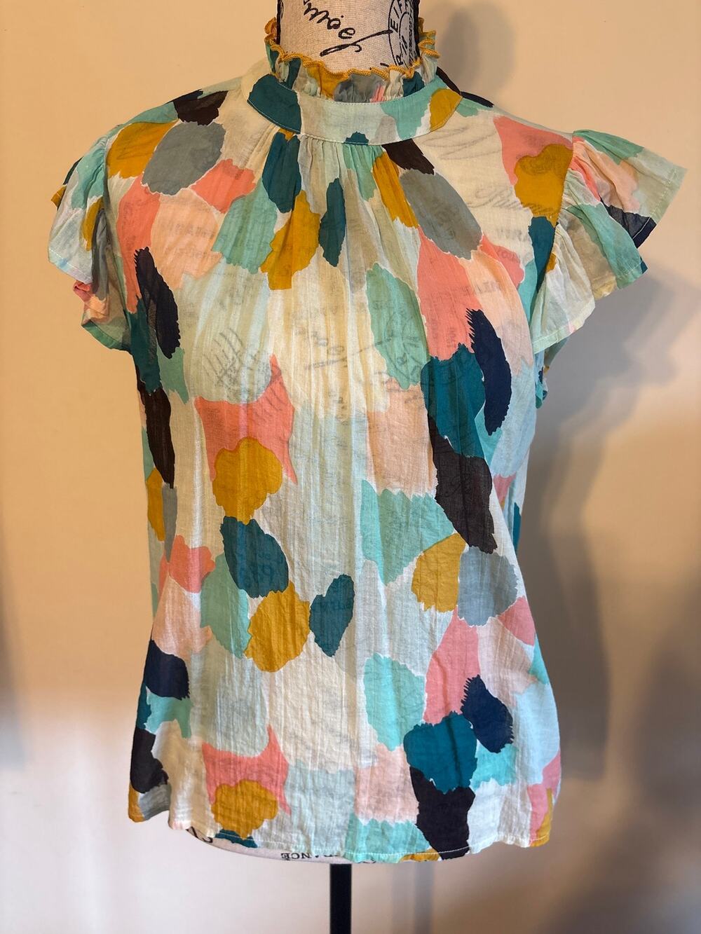 THML Abstract Print Blouse after Sleeves and Collar Sz Small